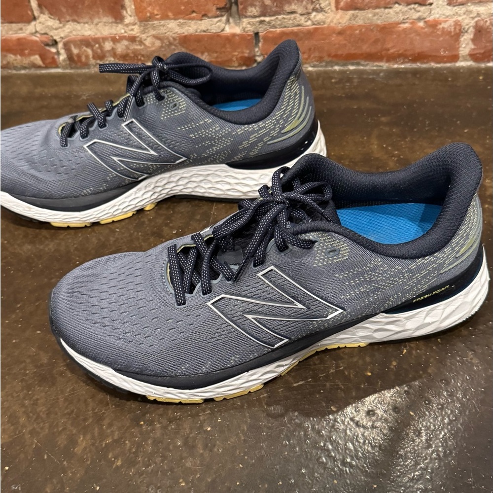 New Balance Gray Athletic Shoes with Breathable Mesh and Supportive Overlays
